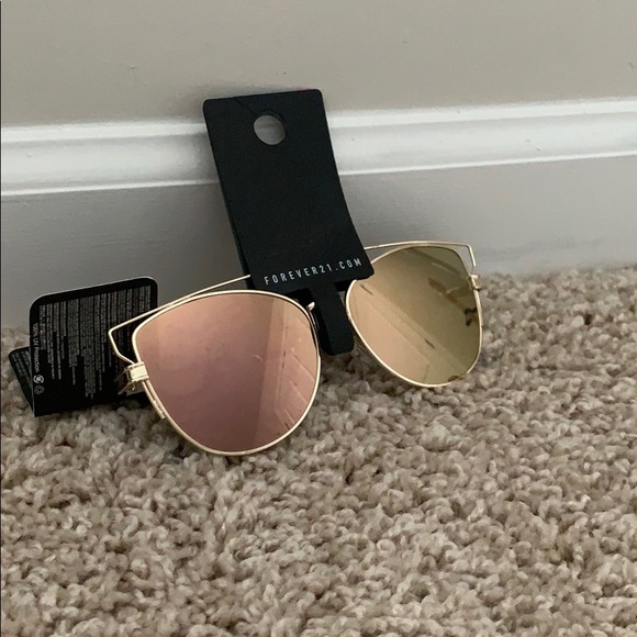 Forever 21 Accessories - NWT Forever 21 sunglasses gold/light pink